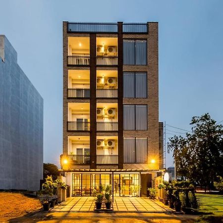Hotel Imperial Stayz Sector 51 Gurgaon Bagian luar foto