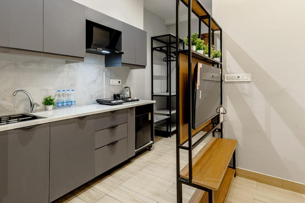 Hotel Imperial Stayz Sector 51 Gurgaon Bagian luar foto