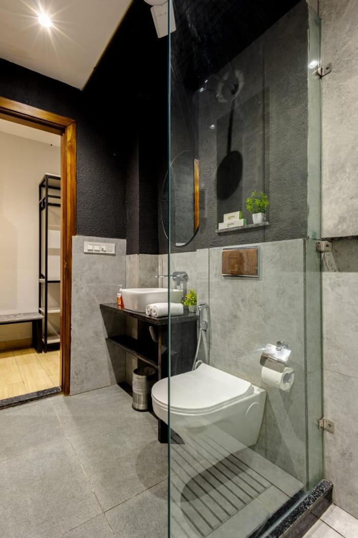 Hotel Imperial Stayz Sector 51 Gurgaon Bagian luar foto