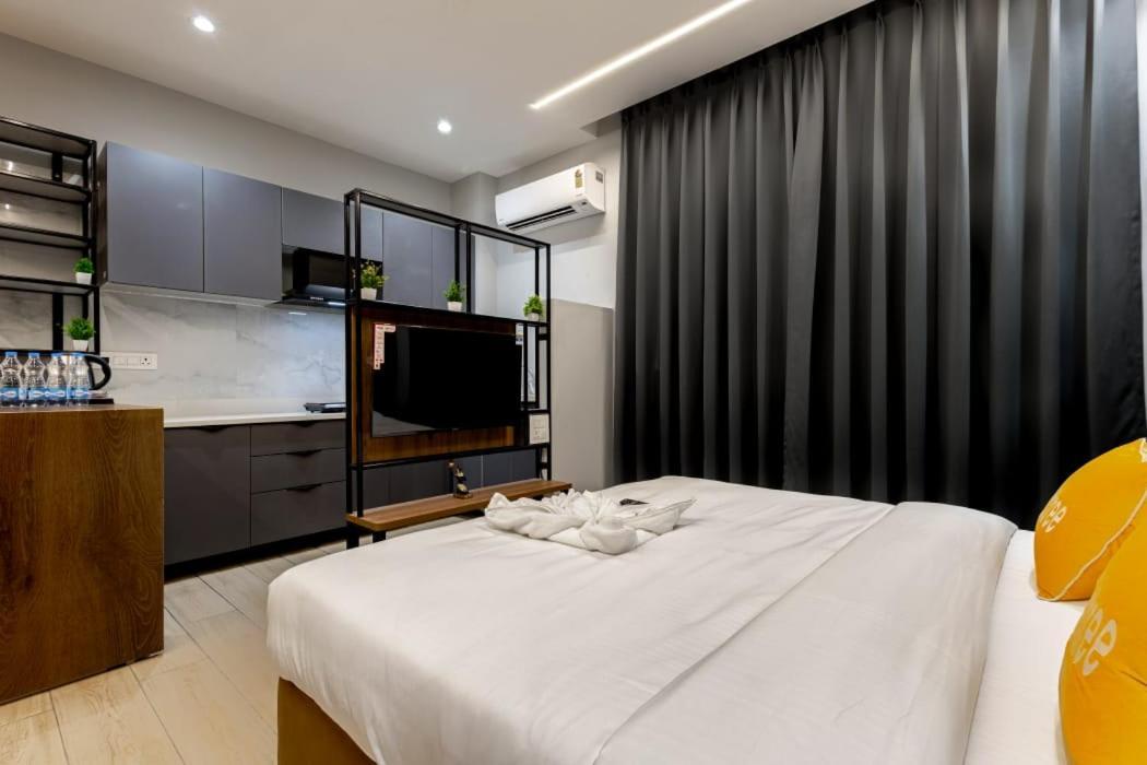 Hotel Imperial Stayz Sector 51 Gurgaon Bagian luar foto