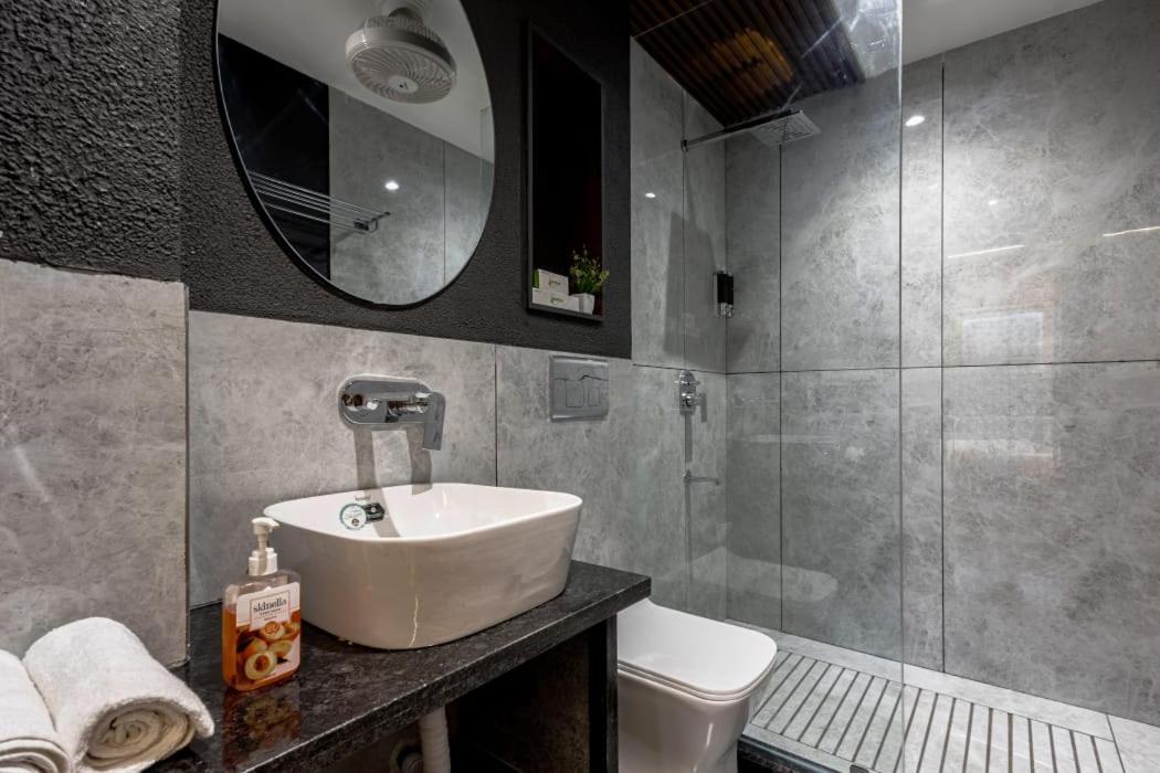 Hotel Imperial Stayz Sector 51 Gurgaon Bagian luar foto
